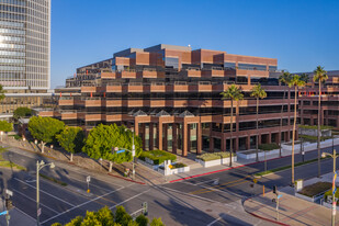 Wilshire Courtyard East - Convenience Store