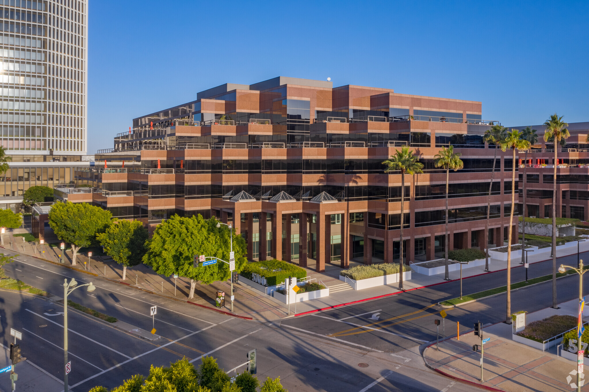 5700 Wilshire Blvd, Los Angeles, CA for lease Building Photo- Image 1 of 19