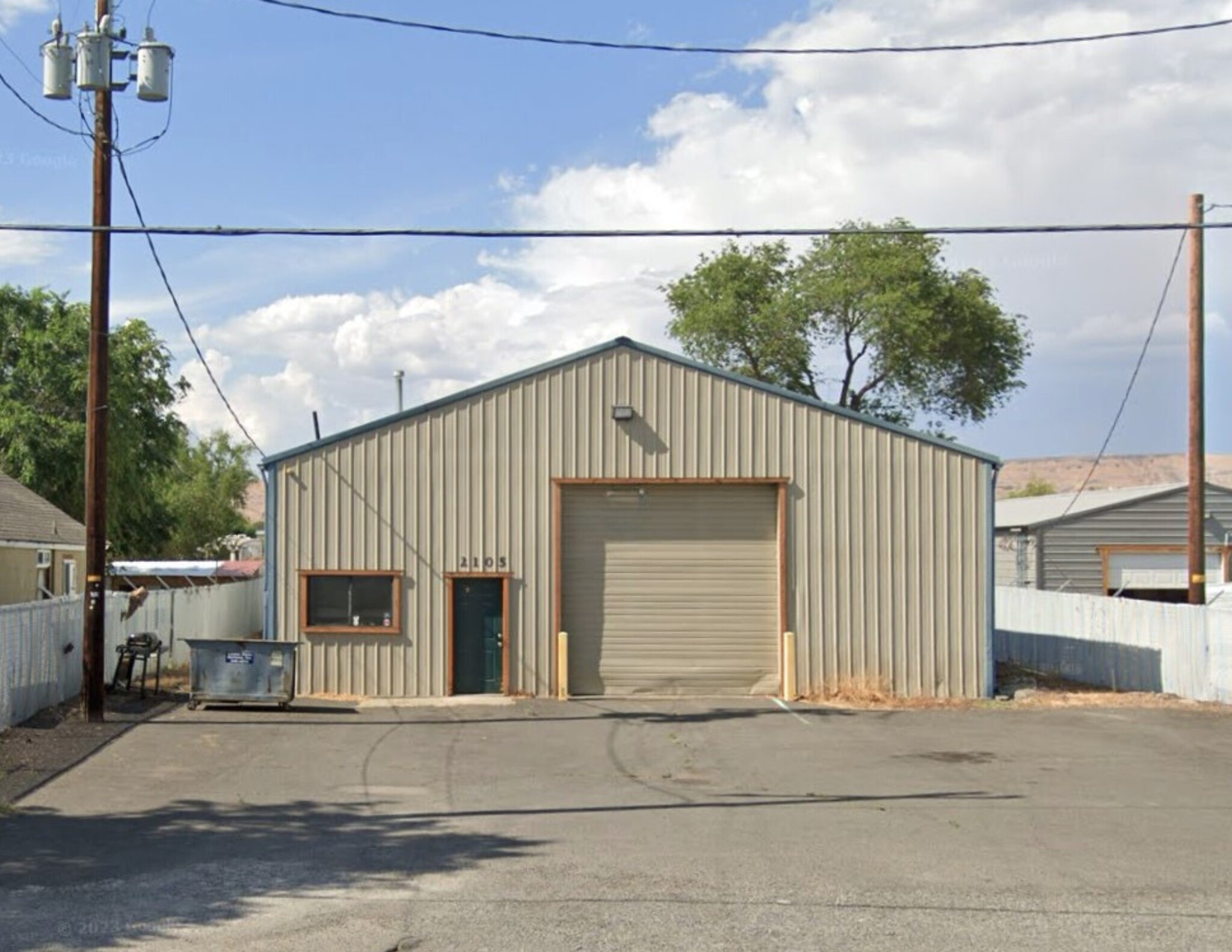 2105 E Mead Ave, Yakima, WA for lease Building Photo- Image 1 of 2