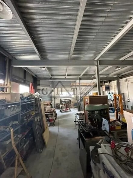 Industrial in Montreuil for sale - Interior Photo - Image 2 of 10