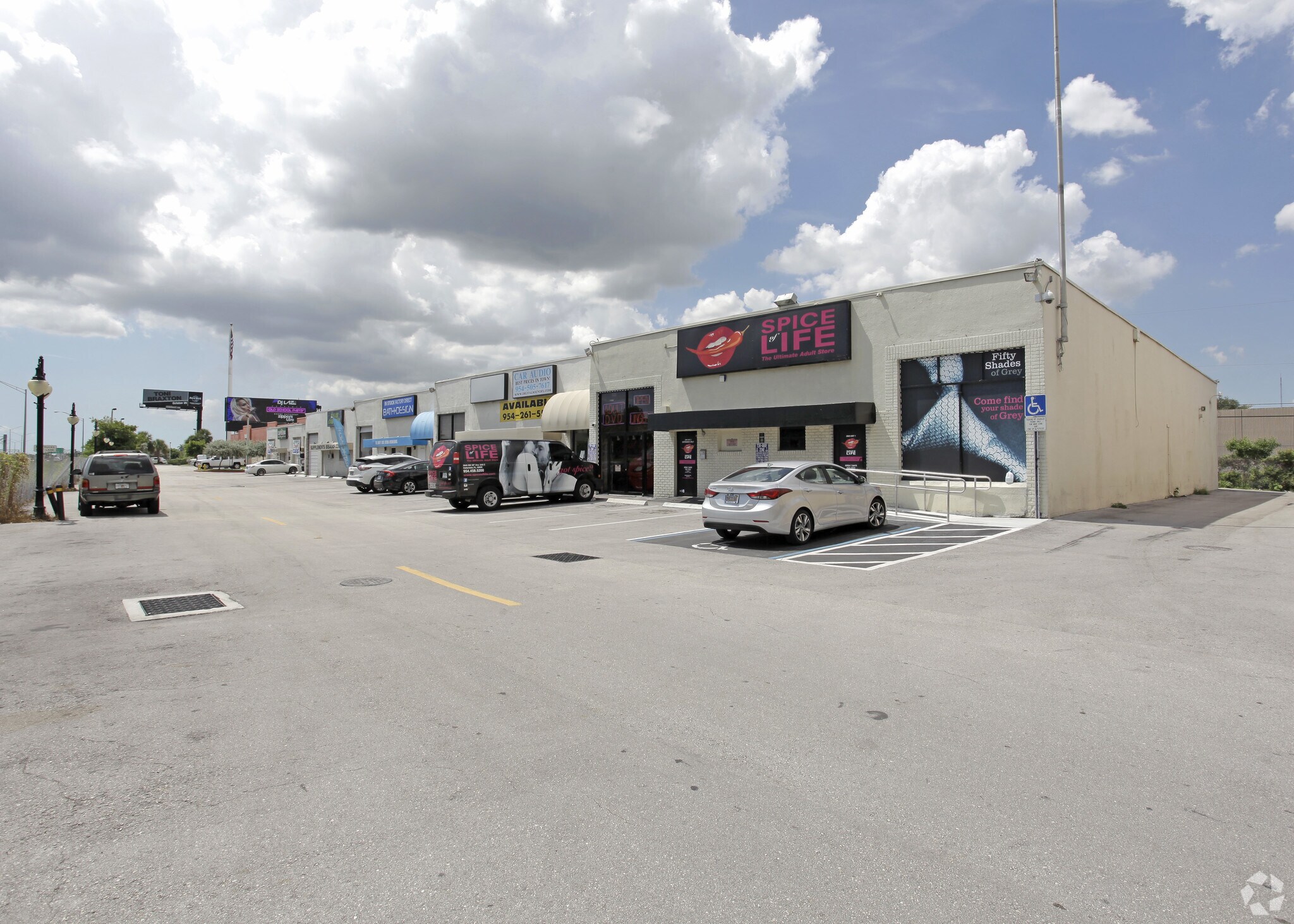 2940 SW 30th Ave, Hallandale, FL for sale Primary Photo- Image 1 of 1