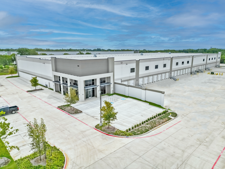 635 Military Pky, Mesquite, TX for lease - Building Photo - Image 1 of 3