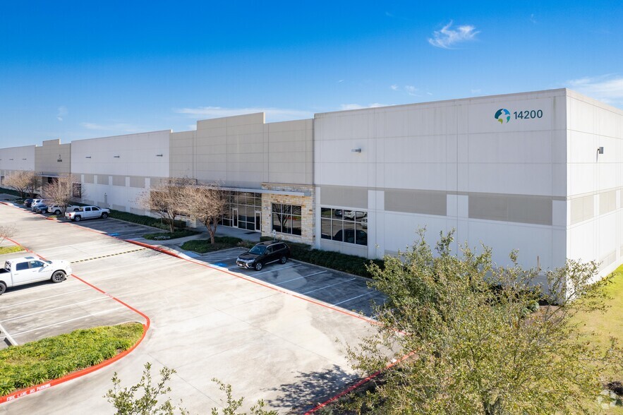 14200 Hollister Rd, Houston, TX for lease - Building Photo - Image 2 of 14