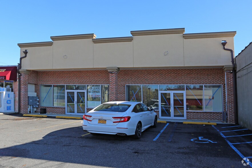 307 Guy Lombardo Ave, Freeport, NY for sale - Primary Photo - Image 1 of 1