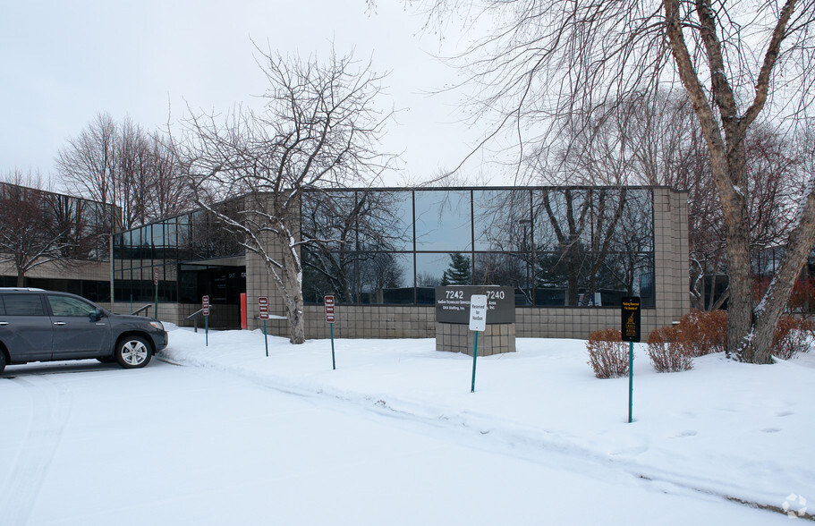 7240-7242 Metro Blvd, Edina, MN for lease - Building Photo - Image 3 of 3