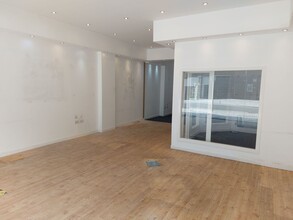 19 Bank St, Irvine for lease Interior Photo- Image 2 of 3