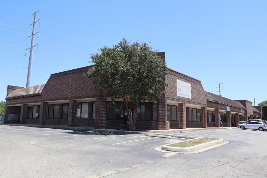 5121 Crestway Dr, San Antonio, TX for lease - Building Photo - Image 2 of 5