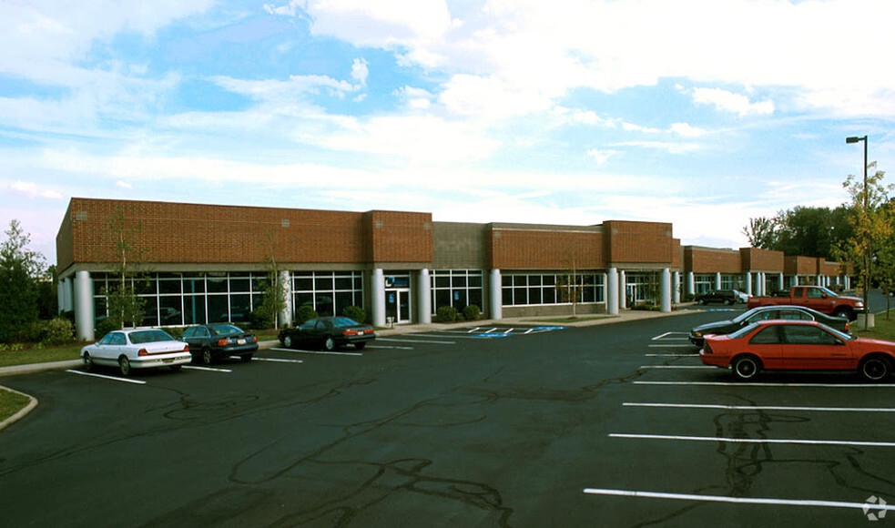 30500 Aurora Rd, Solon, OH for lease - Building Photo - Image 2 of 4