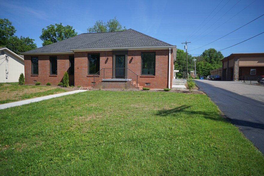 262 E Main St, Gallatin, TN for sale - Building Photo - Image 1 of 1