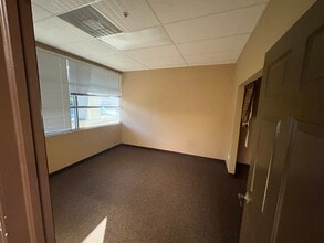 710 Commerce Dr, Venice, FL for lease Interior Photo- Image 2 of 17