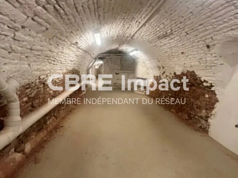 Retail in Dijon for lease - Interior Photo - Image 2 of 6