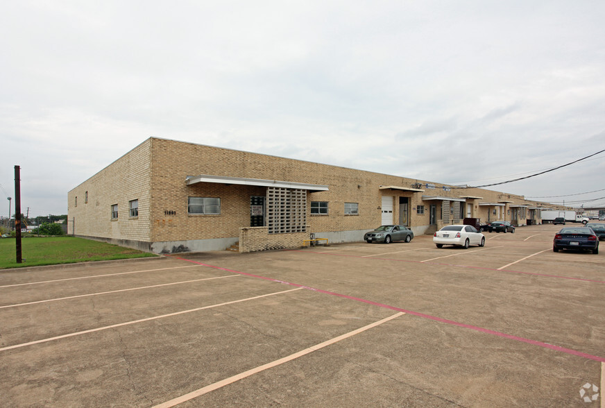 11301-11345 Indian Trl, Dallas, TX for lease - Building Photo - Image 1 of 2