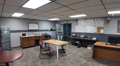 301 Northwestern Ave, Chariton, IA for lease Building Photo- Image 1 of 5