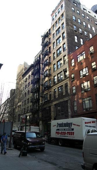 56 E 11th St, New York, NY for lease - Building Photo - Image 1 of 7