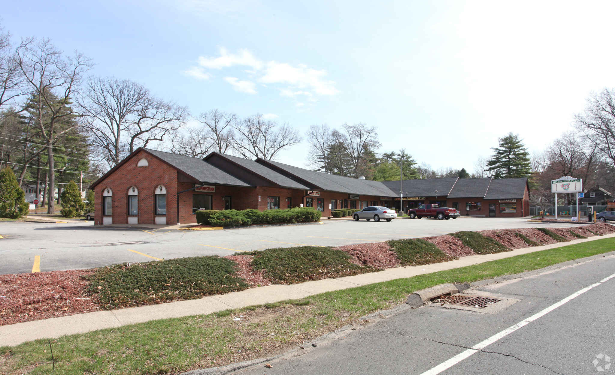 284 N Maple St, Enfield, CT for lease Primary Photo- Image 1 of 4