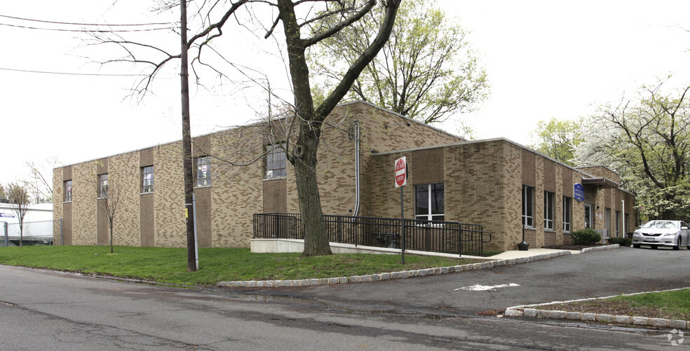 140 Bryant Ave, Cranford, NJ for lease - Building Photo - Image 1 of 4