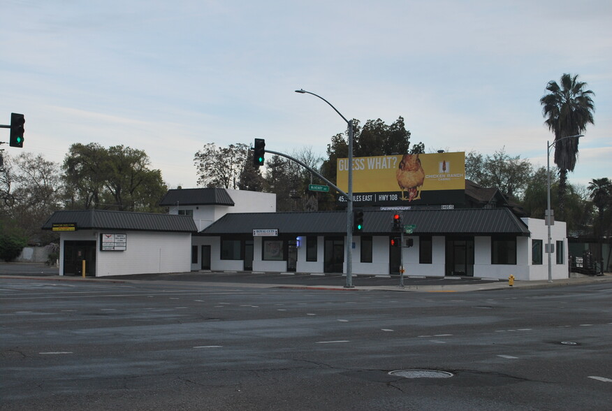 103 McHenry Ave, Modesto, CA for lease - Building Photo - Image 2 of 7