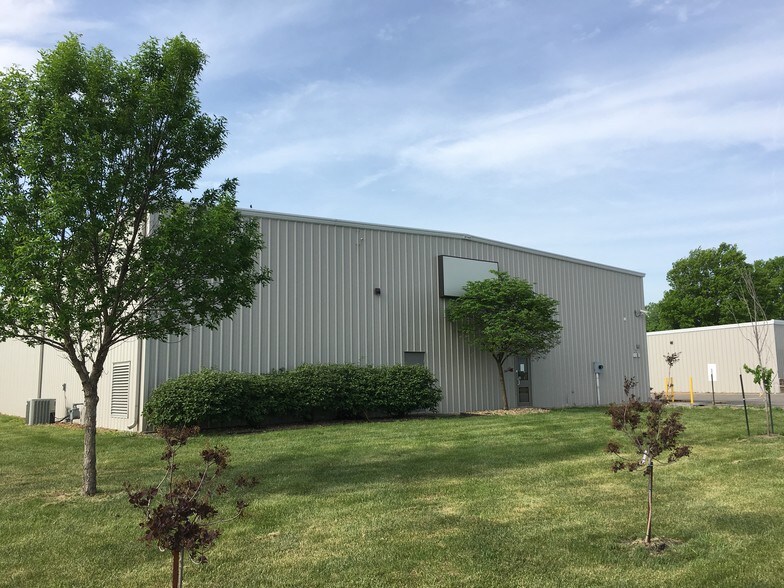 2921A NW US 24 Hwy, Topeka, KS for sale - Building Photo - Image 1 of 1