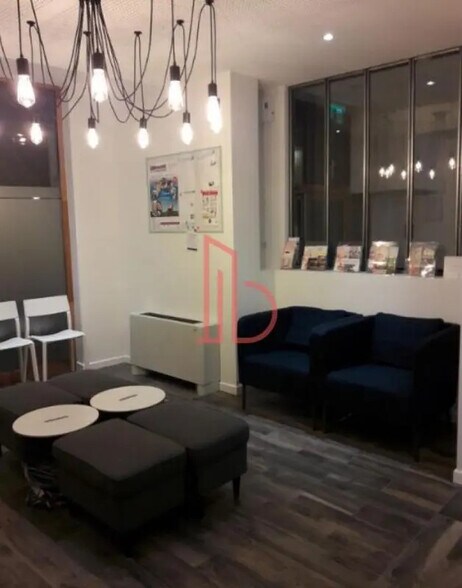 Office in Bordeaux for lease - Lobby - Image 3 of 4