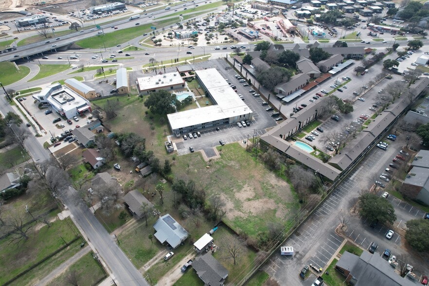 1635 Aquarena Springs Dr, San Marcos, TX for lease - Building Photo - Image 3 of 18