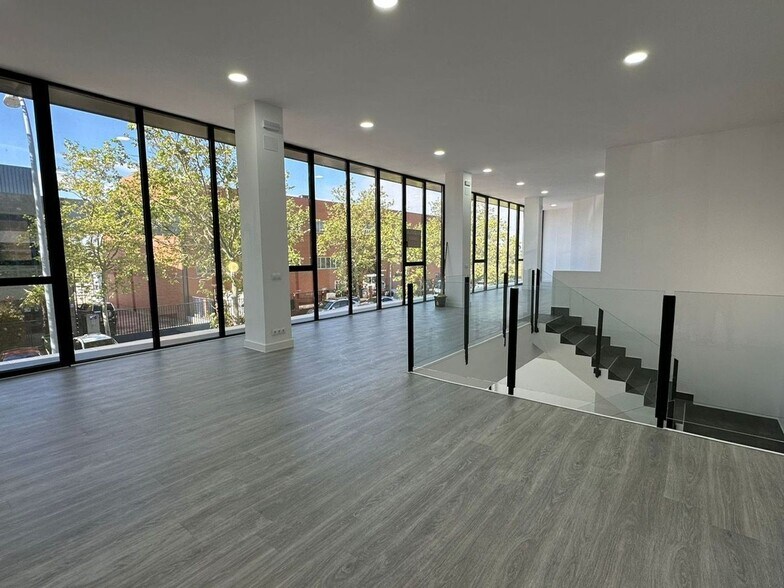 Industrial in Boadilla del Monte, Madrid for lease - Interior Photo - Image 2 of 10
