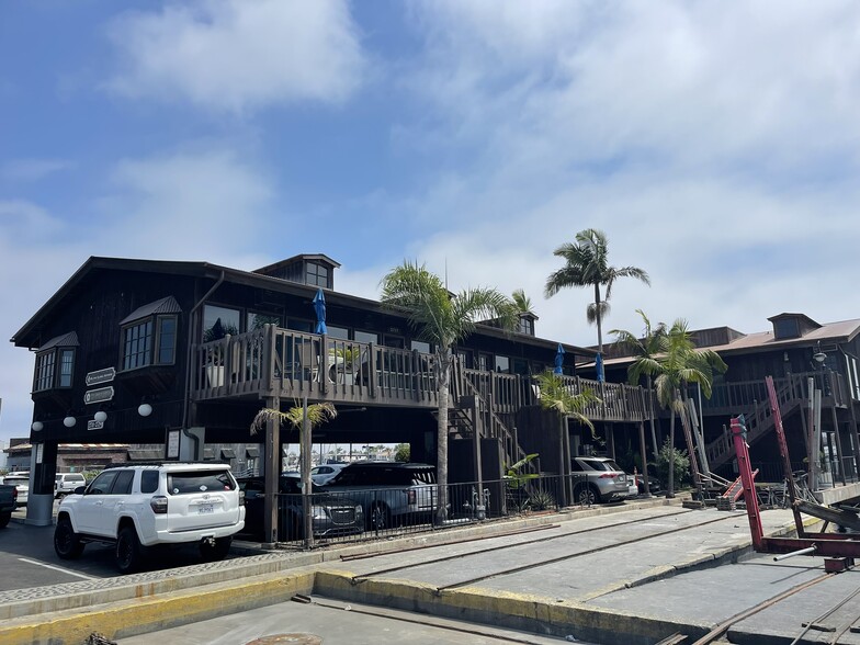 2711-2729 W Coast Hwy, Newport Beach, CA for lease - Building Photo - Image 2 of 10