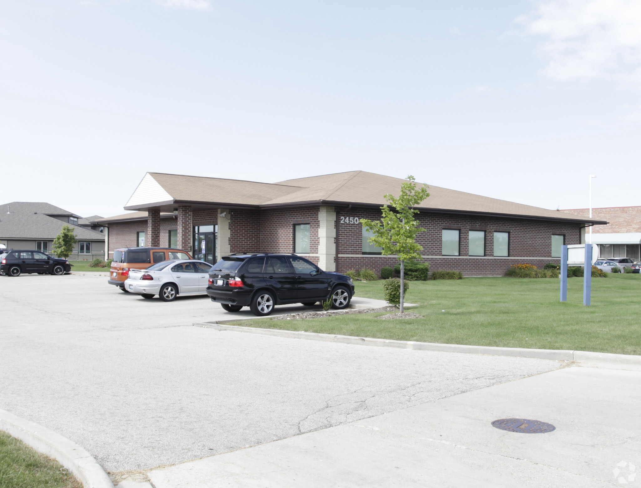 2450 Lake Shore Dr, Woodstock, IL for sale Building Photo- Image 1 of 1