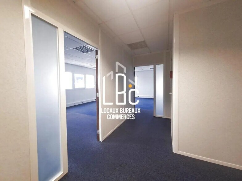 317 Boulevard Marcel Paul, Saint-Herblain for lease - Interior Photo - Image 3 of 10