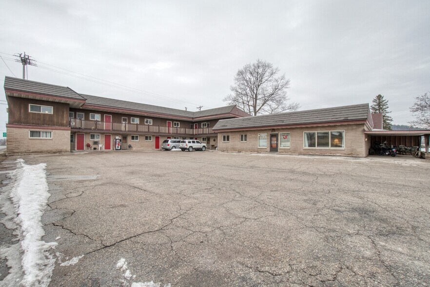 705 Norway St, Norway, MI for sale - Building Photo - Image 1 of 1