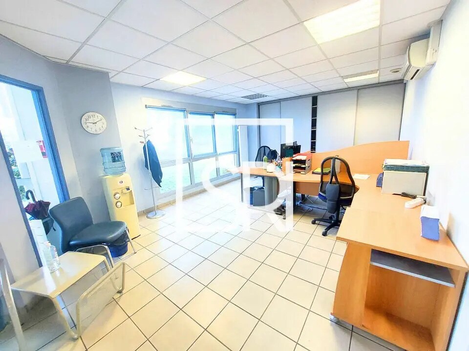Office in Clermont-Ferrand for lease Interior Photo- Image 1 of 13