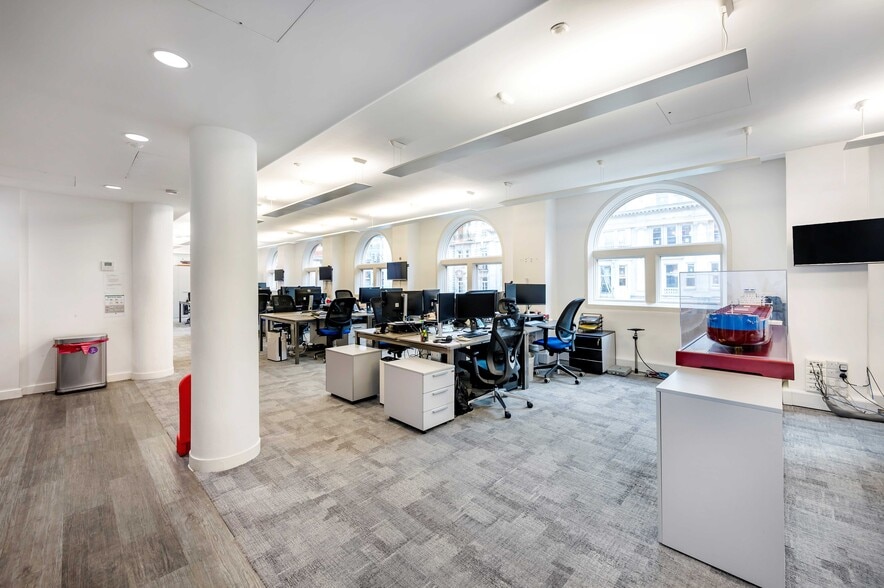 52-55 Piccadilly, London for lease - Building Photo - Image 3 of 7