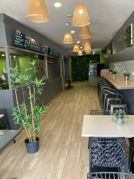 Retail in Béziers for lease - Interior Photo - Image 1 of 2