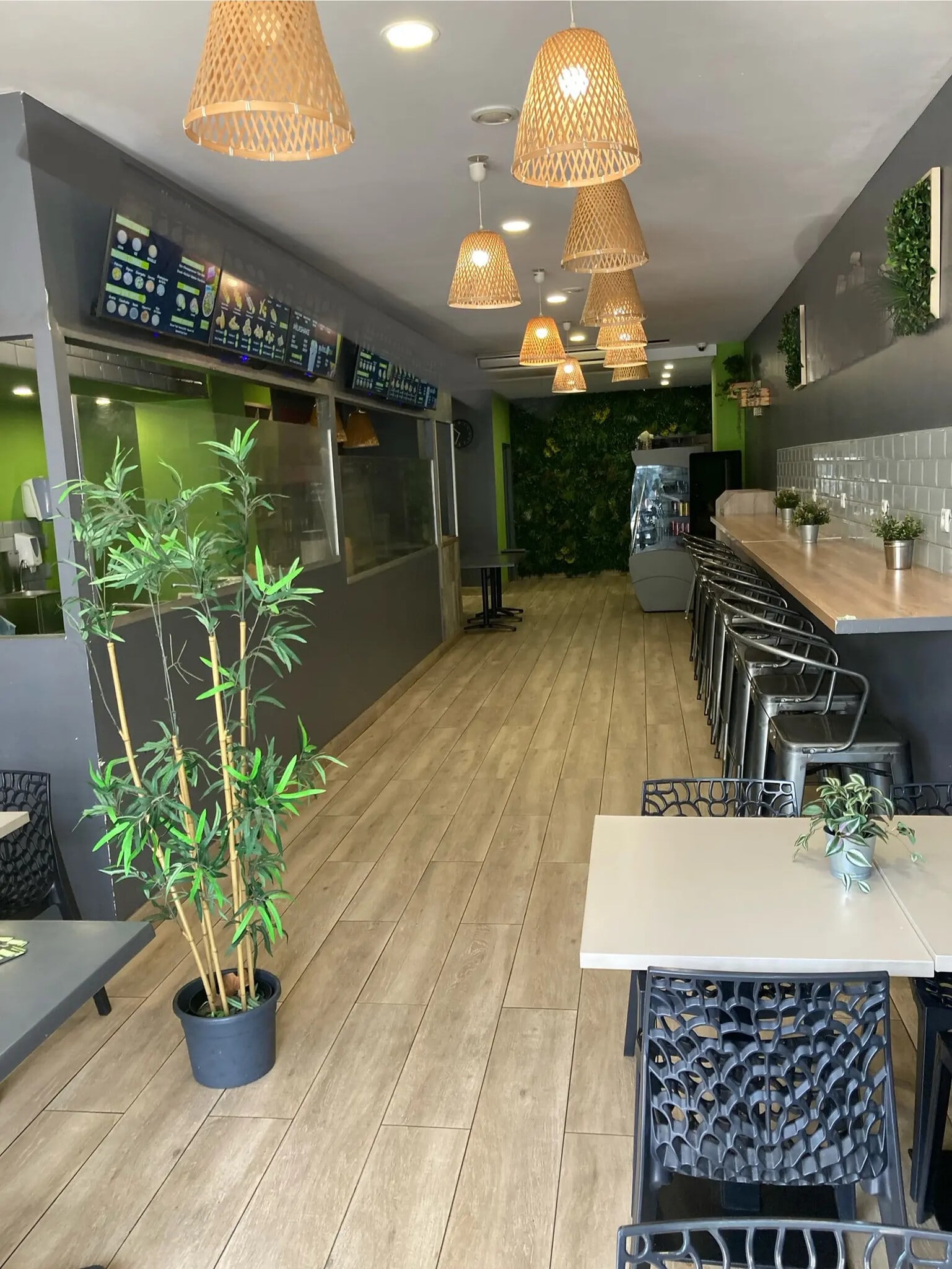 Retail in Béziers for lease Interior Photo- Image 1 of 3