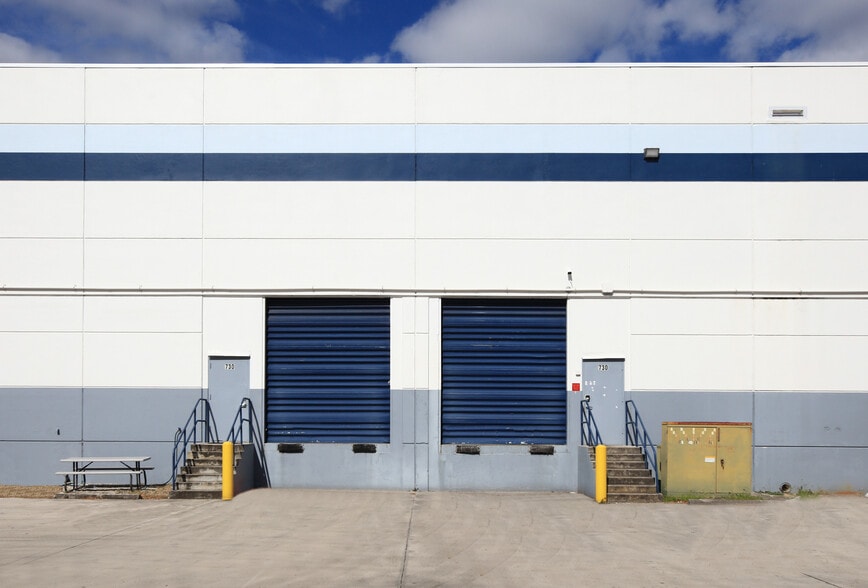 602 S Military Trl, Deerfield Beach, FL for lease - Building Photo - Image 2 of 3