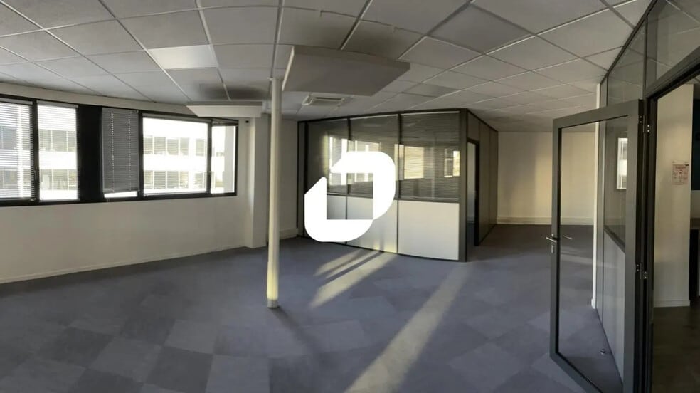 Office in Reims for lease - Building Photo - Image 3 of 5