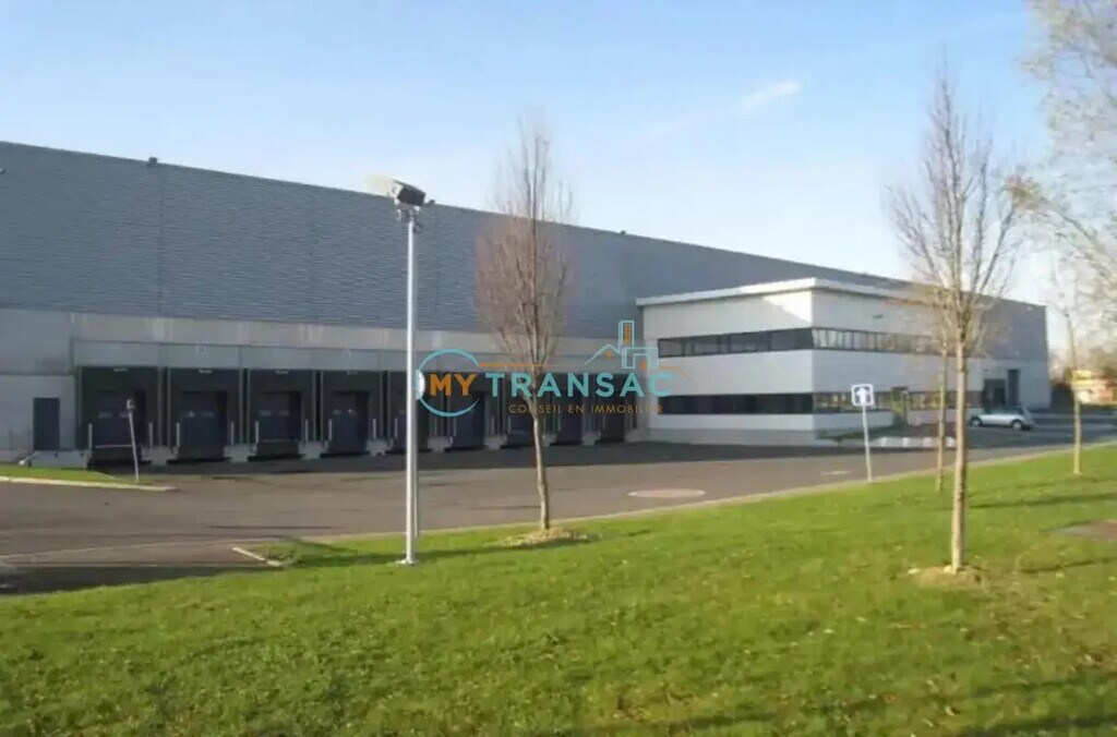 Location Entrepôt 9 456 m² - Photo 1