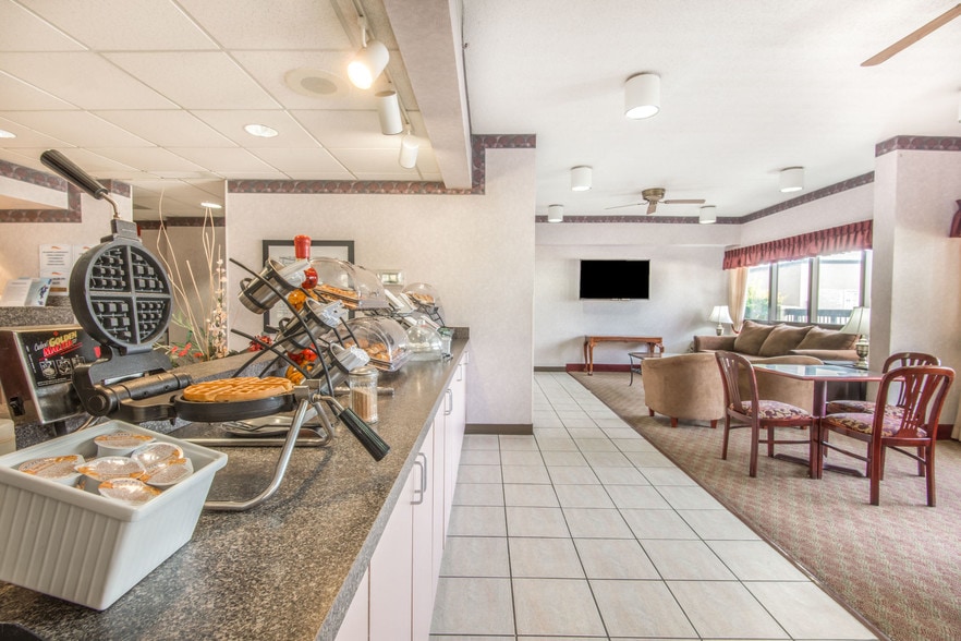 1401 SW Ashworth Pl, Topeka, KS for sale - Other - Image 1 of 1