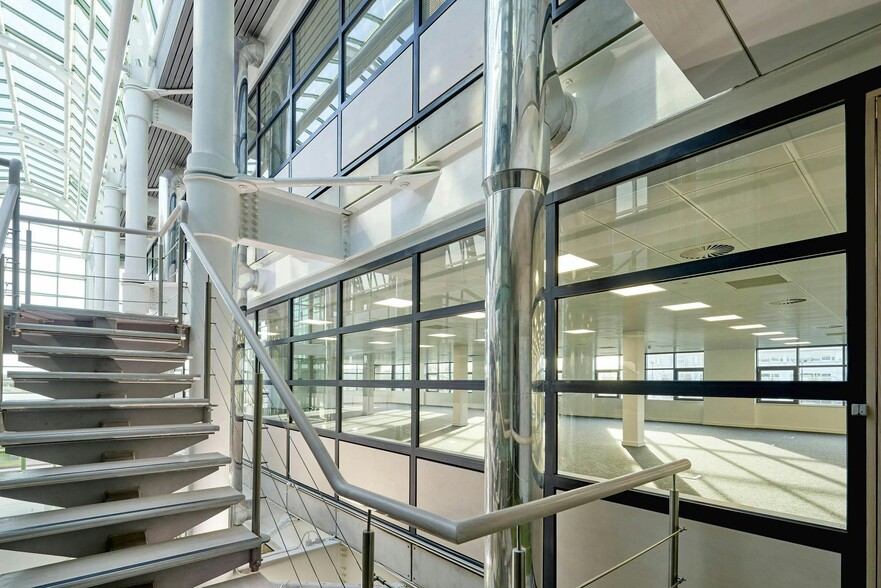 Imperial Way, Reading for lease - Building Photo - Image 3 of 6