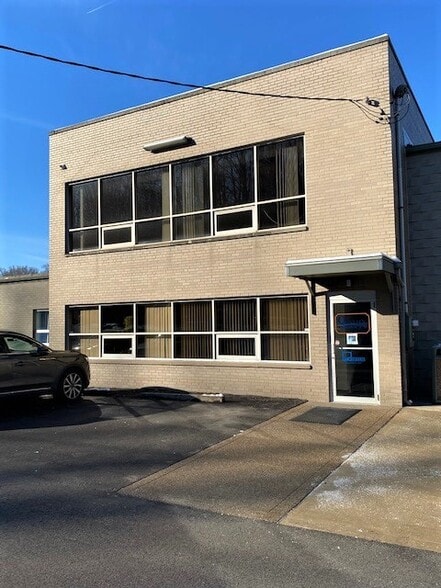 559 Rodi Rd, Pittsburgh, PA for lease - Building Photo - Image 1 of 13