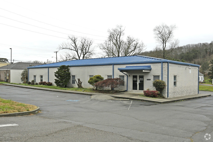 3006 Tazewell Pike, Knoxville, TN for lease - Primary Photo - Image 1 of 5