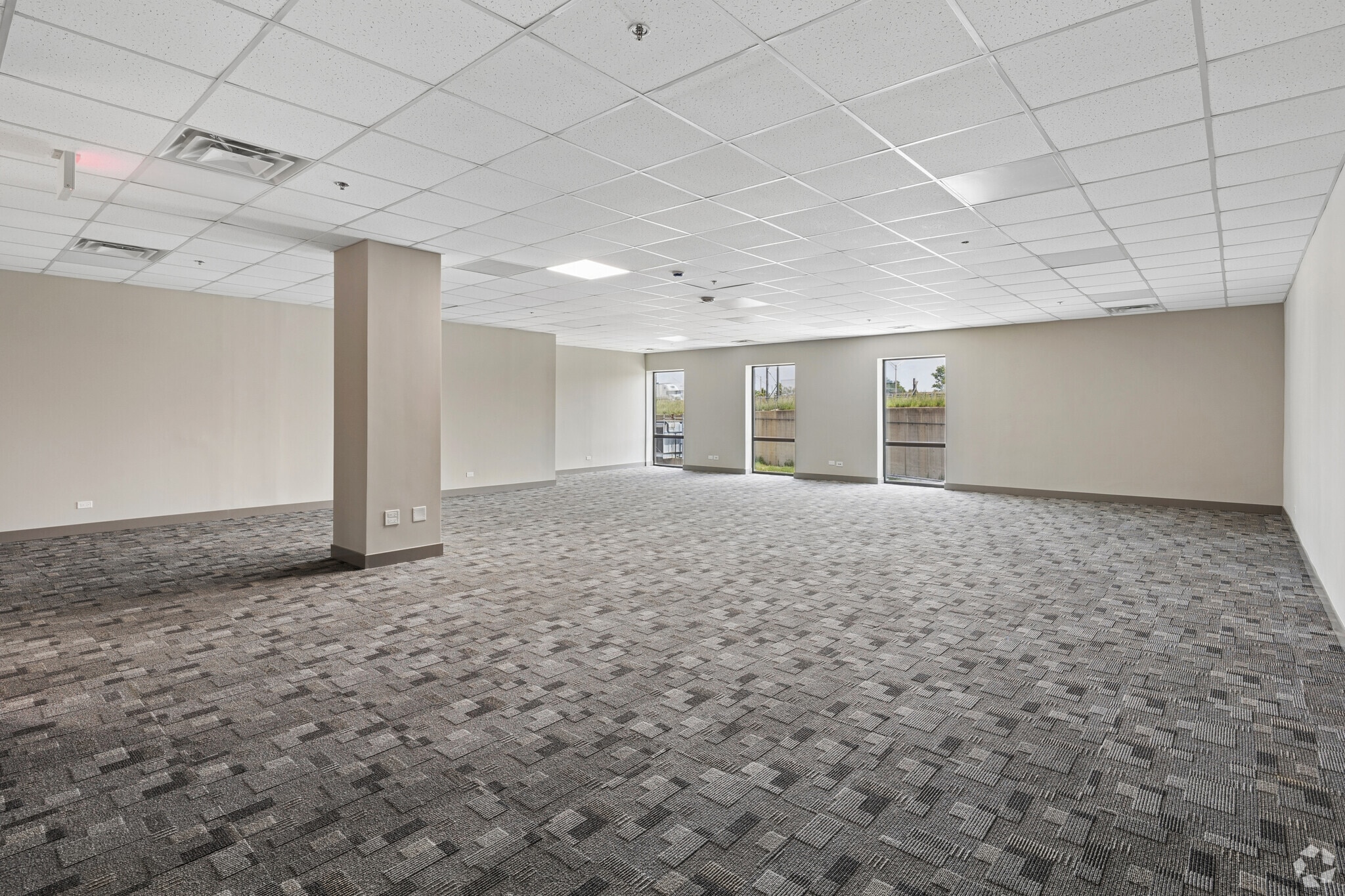 9950 Lawrence Ave, Schiller Park, IL for lease Interior Photo- Image 1 of 1