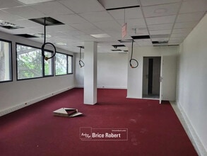 Office in Dardilly for lease Interior Photo- Image 2 of 4