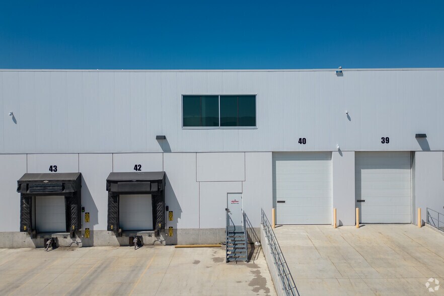 1610 104th Ave NE, Calgary, AB for lease - Building Photo - Image 2 of 7