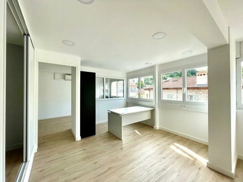 Office in Cagnes-sur-Mer for sale - Interior Photo - Image 1 of 6