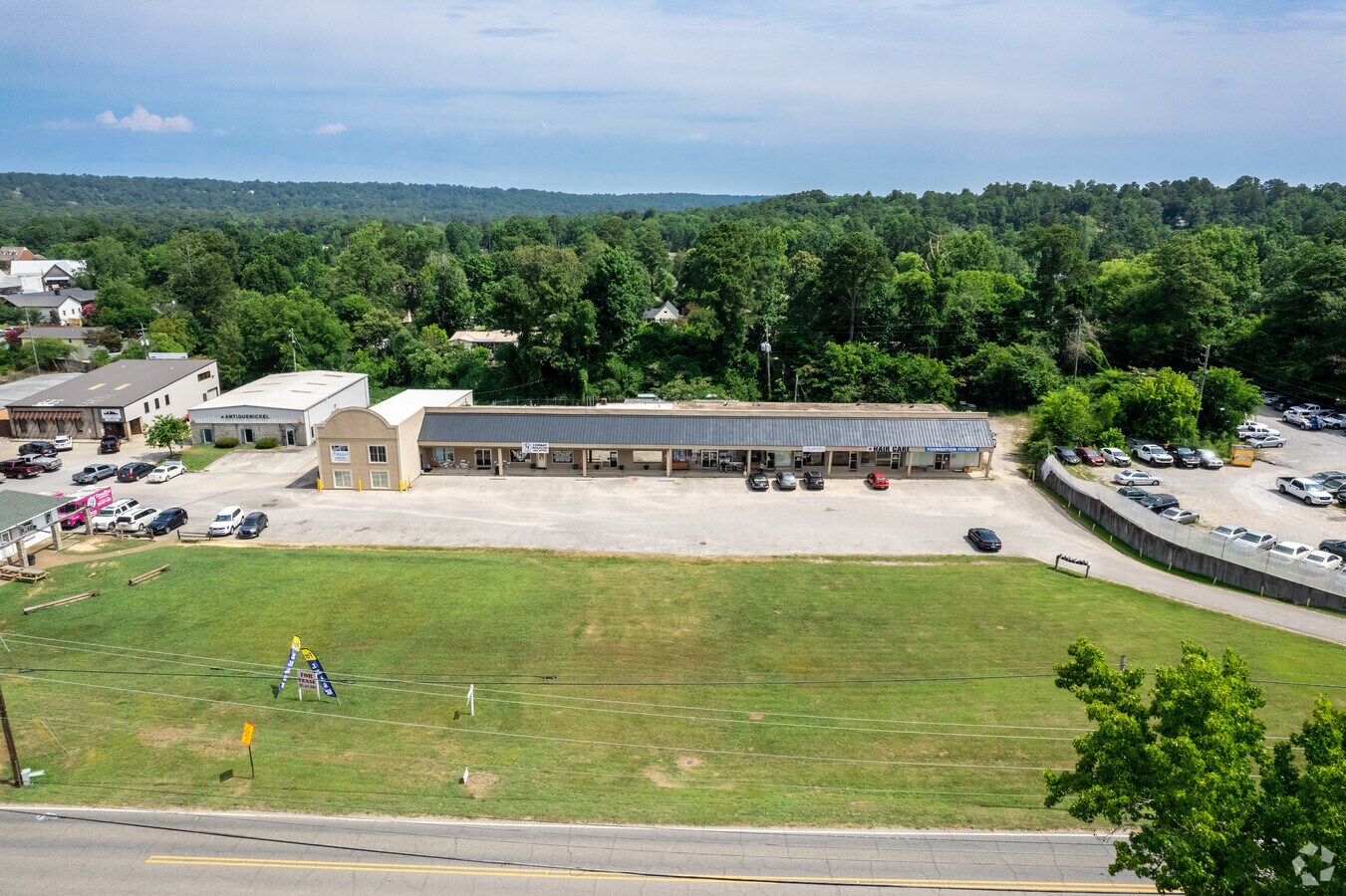 32423246 Cahaba Heights Rd, Vestavia, AL 35243