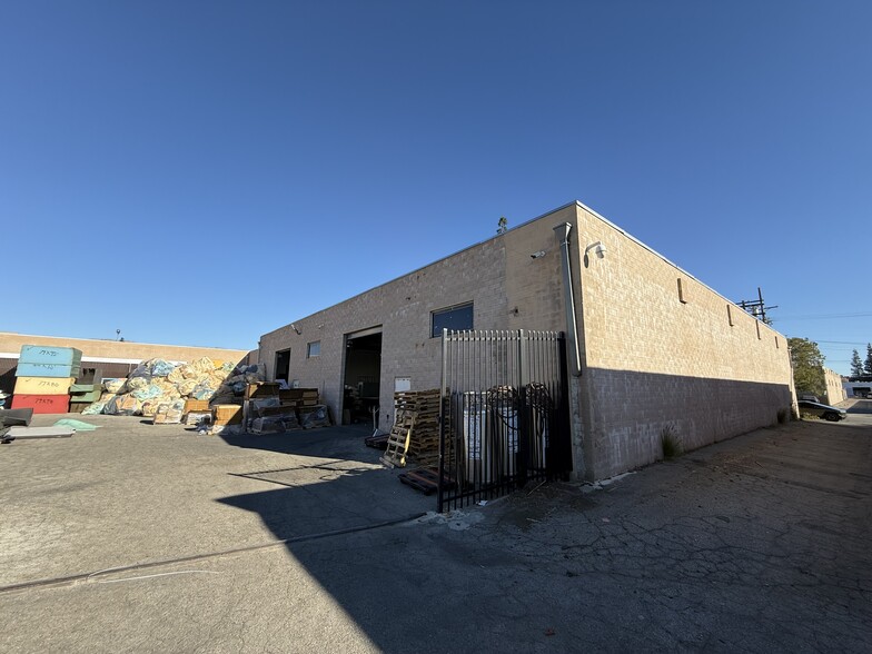 9749 Variel Ave, Chatsworth, CA for lease - Building Photo - Image 2 of 17