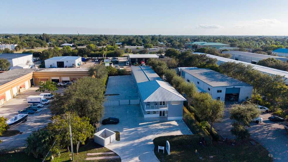 3322 SE Gran Park Way, Stuart, FL for sale - Building Photo - Image 1 of 17