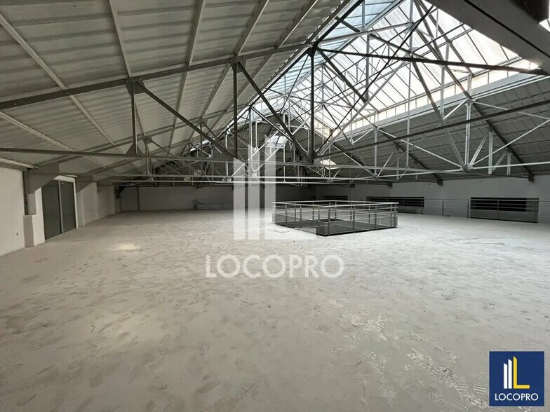Retail in Cannes for sale - Interior Photo - Image 1 of 4