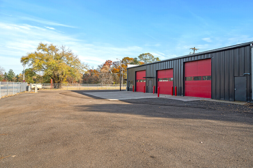 8351 Lake Dr, Lino Lakes, MN for sale - Building Photo - Image 3 of 57