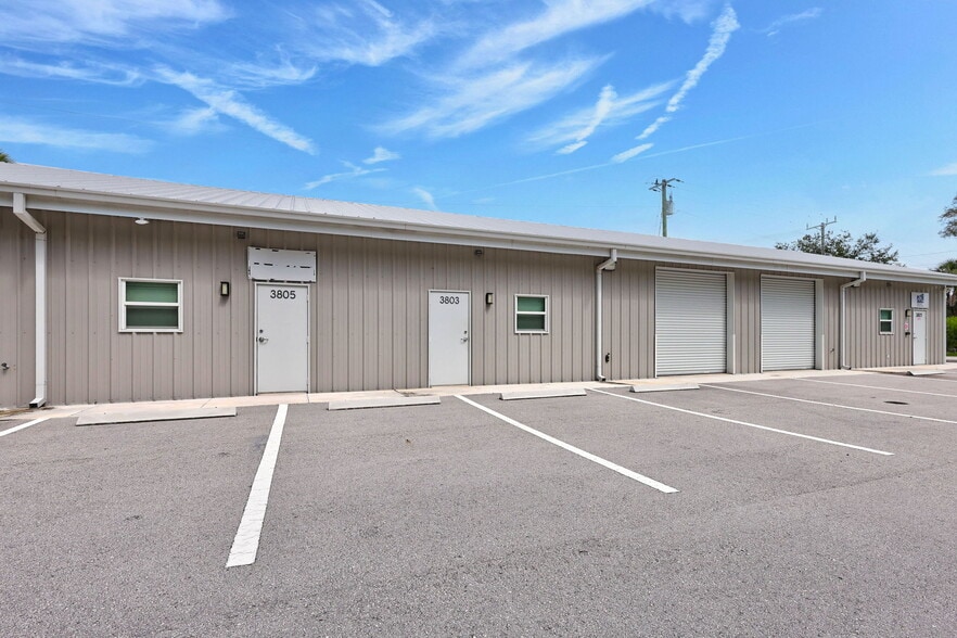 3801-3815 Oleander Ave, Fort Pierce, FL for lease - Building Photo - Image 3 of 22